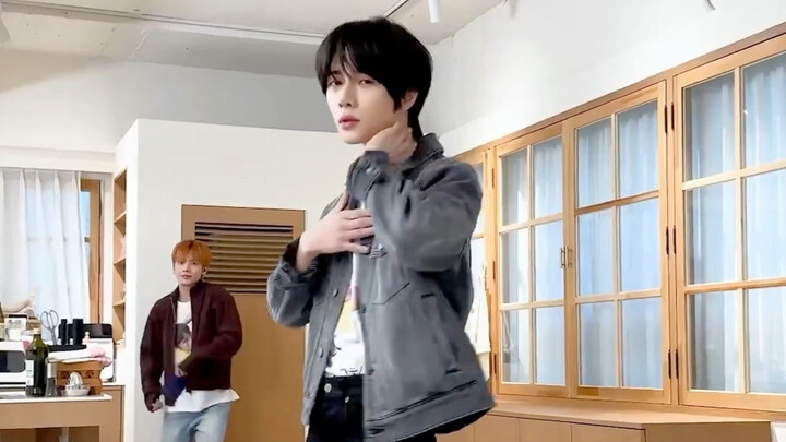 【Choi Byeong-gwon & Kang Tae-hyun】Yang di depan menari “bite me”, yang di belakang menari “404”! Mar