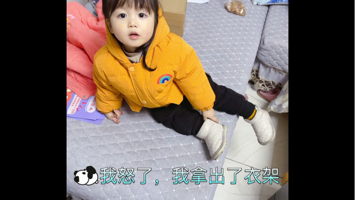 ฉันโกรธแล้ว! ฉันคว้าไม้แขวนเสื้อออกมาแล้ว!!