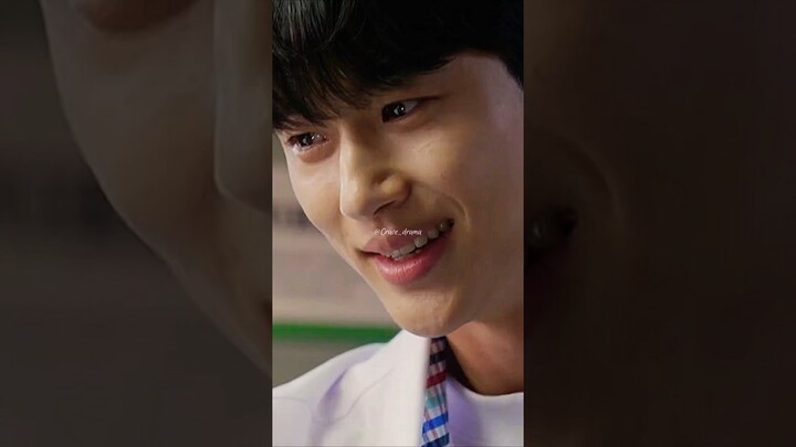 This scene gives me butterflies🦋🤭#kdrama #shorts #cute #ytshorts  #lovelyrunner #byeonwooseok