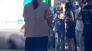 Bibi Jie Kpop yang sudah kadaluarsa menari tarian langsung dengan lagu-lagu panas Jieren