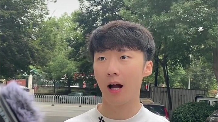 Đã từng thấy con cái ăn bám cha mẹ, lần đầu tiên thấy con cái “ăn bám” cả trường học!