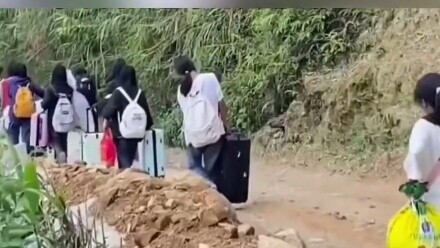 สถานการณ์ปัจจุบันของการทำงานอยู่ในโรงงานหลังจากสอบเข้ามหาวิทยาลัยไม่ผ่าน ทำงานหนักทุกเดือนแต่ยังไม่ไ