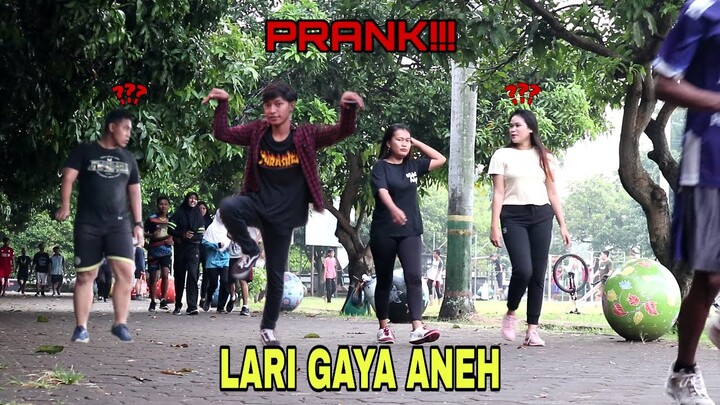 PRANK LARI GAYA ANEH NGAKAK!!!  ITOPCUPAW