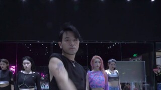 ทักษะพื้นฐานของการเต้นแจ๊สแบบผสมผสานของคนรุ่นใหม่มีมากกว่า