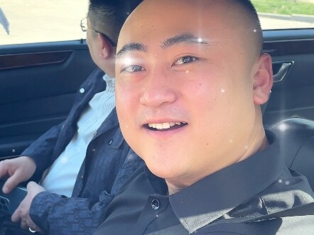 Về “Sếp bảo: Tôi sẽ cởi trần chạy về công ty”