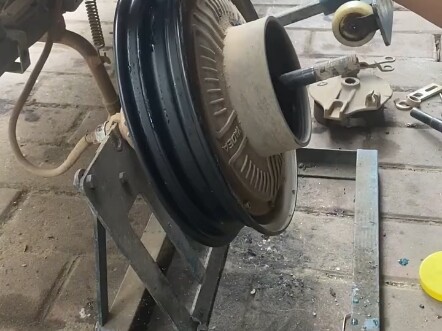 Lắp lốp xe điện trong 8 giây mà không làm hỏng lốp