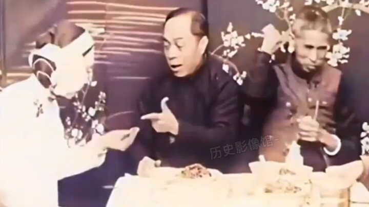 民国时期一位上海黑帮大佬在青楼喝花酒的真实影像