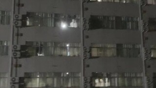 โรงเรียนกดดันมากเกินไป ตอนแรกคิดจะกระโดดลงไปแล้ว แต่พอเงยหน้าขึ้นก็เห็นดาวตก