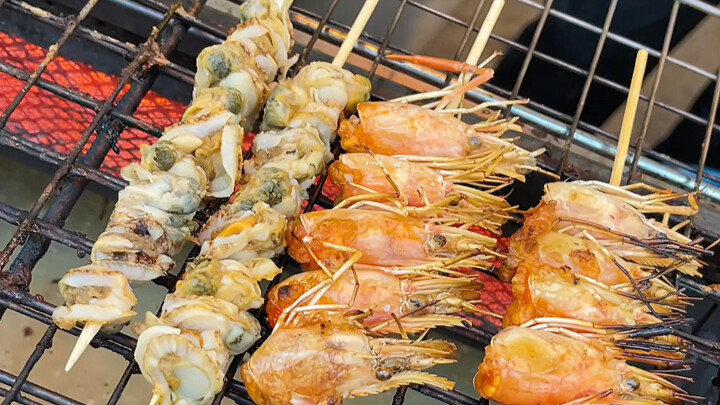 Ẩm thực Thái Lan: Xiên nướng tôm trứng cay chua thanh mát, tươi ngon đậm đà