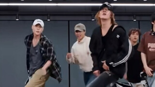 The victim of NCT127's choreography error has appeared