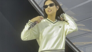 بروفة "Crazy Over You" التي أثارت ضجة مجددًا على يانغدو، لقطة مباشرة لجيني من قبل المؤلف الأصلي!