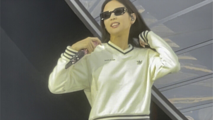 بروفة "Crazy Over You" التي أثارت ضجة مجددًا على يانغدو، لقطة مباشرة لجيني من قبل المؤلف الأصلي!