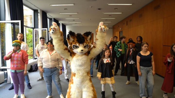 [Costume Dance] Luxxy - A dance class guided while wearing a costume!