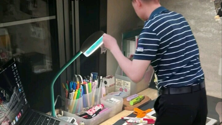 Khi tôi thức trắng đêm làm nốt bài tập vào ngày cuối cùng trước khi tựu trường…