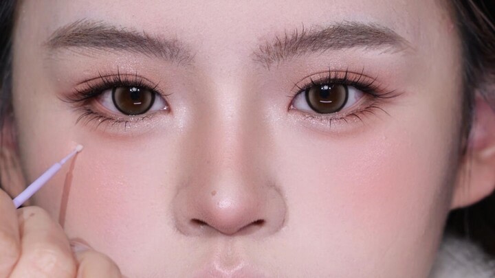 Who says oily, acne-prone skin can’t have a dewy, lightweight base?