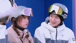 "Tôi cũng không muốn tỏ ra dễ thương, nhưng cô ấy lại làm ra vẻ khiêu khích với tôi!"