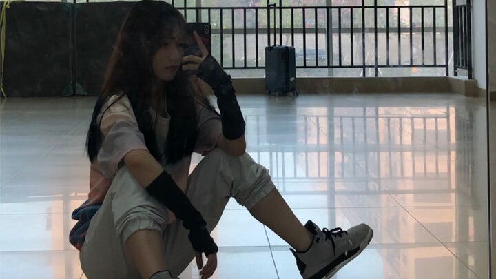 某高校女大学生趁没人乱free一首周杰伦的歌