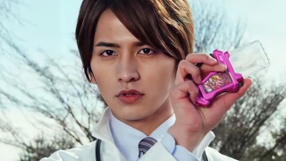 Kiểm tra các thiết bị biến hình được chia sẻ bởi các tay đua chính và thứ hai trong Kamen Rider