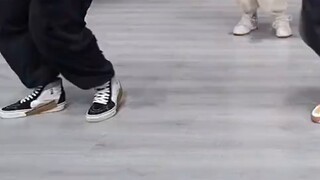 Cewek jadi tambah ganteng 😉 Kelas hiphop simpel dan ceria hadir kembali |. Kombinasi elemen dasar