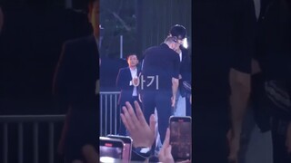 jungkook’s reaction to the crowd barking im crying 😭 #jungkook