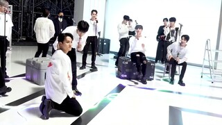 Ya ampun, anjing besar itu dalam masalah lagi