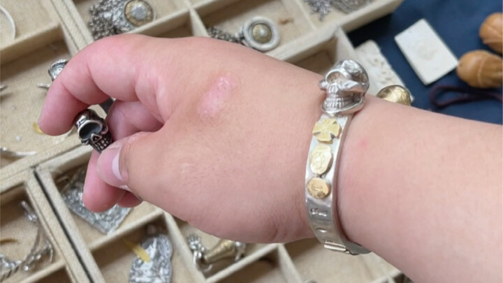 This time, I’m officially branded as a total sucker in my boss’s eyes!