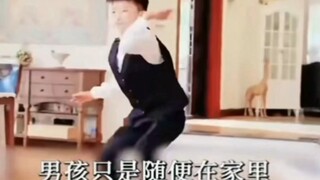 男孩只是随便在家里跳了一段弥漫着自由气息的街舞