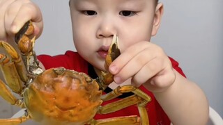 人类幼崽沉浸式吃饭