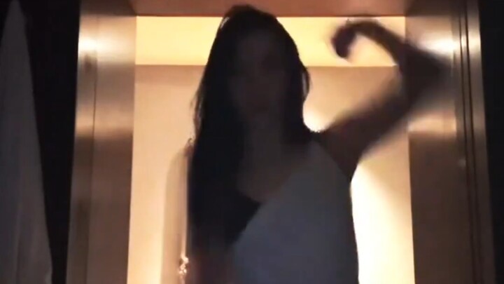 Even in the dim light, Megan’s dance is insanely powerful 😲