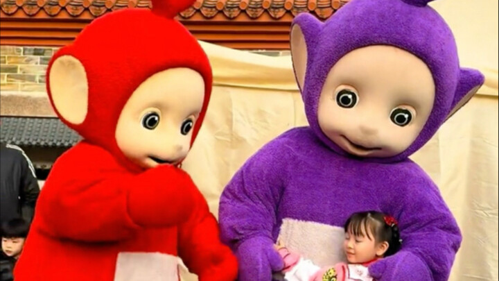 Dáng Thiên Nhiên nhảy múa tiếng Anh