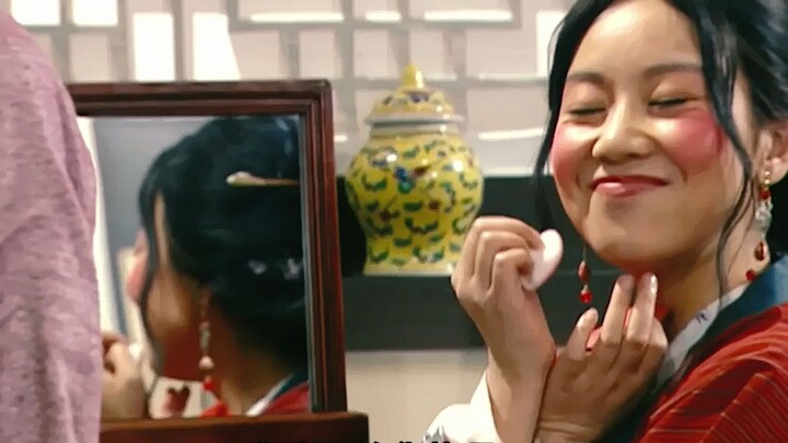 The makeup you think you’re wearing vs. how others see it! What the heck happened to your face—did y