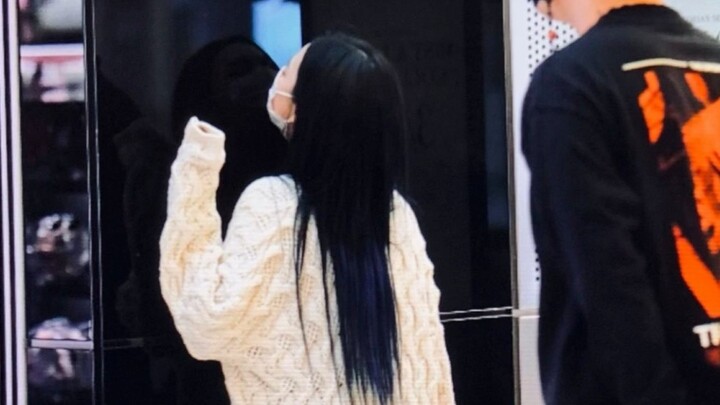 Buy it for her! Buy it for her!