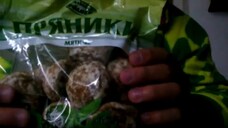 ASMR EATING SOUNDS - RUSSIAN SNACK: MINI CAKES / LITHUANIAN SNACK: ICE CREAM BAR