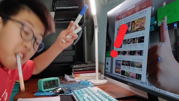 Học sinh tiểu học nỗ lực hoàn thành bài tập về nhà trong ngày cuối cùng của Quốc khánh