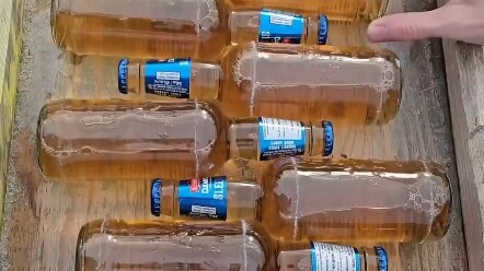 Lăn chai xuống núi dao – khoảnh khắc giải nén bùng nổ!