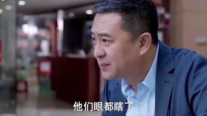 Con gái nói mình không còn là trinh nữ, bố nghe xong miệng run bần bật.