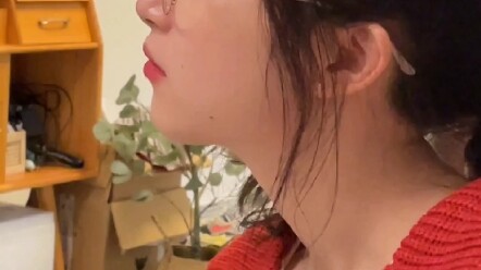 พ่อครัวหวานผู้ยุ่งเหยิงกำลังทำน้ำลายสออยู่!