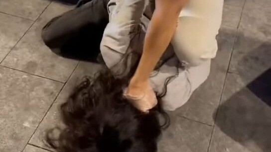 [Original video] Mentally ill woman attacks little boy with knife