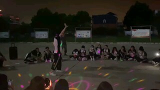 I danced MJM in the military training concert to give everyone a little bit of secondary shock ()
