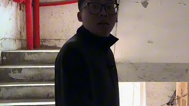 متى سيفتح الباب ليخرج من على الجرف؟