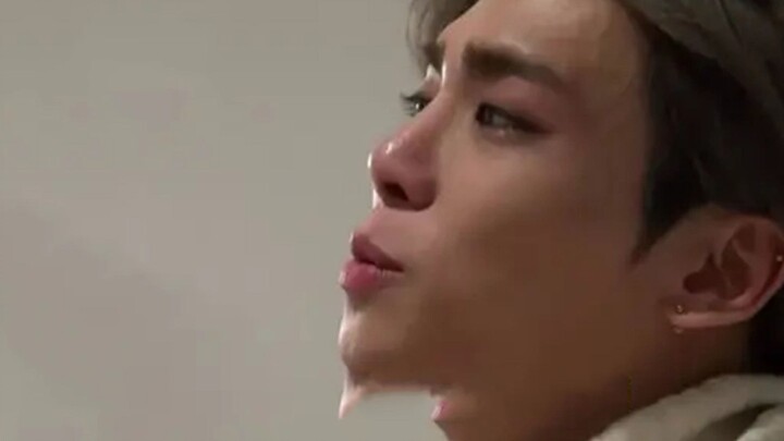 Zhang Yixing got his first stage performance because of him. How regrettable is it that Kim Jong-hyu