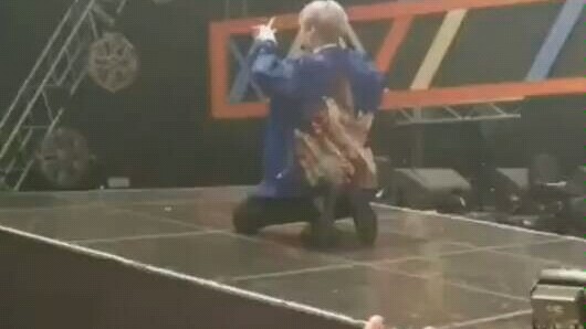 [EXO] มินซอกกับแอริสตกใจมากตอนที่สมาชิกออกมาจากหลังเวทีอย่างกะทันหัน ตอนนั้นฉันซึ้งจนน้ำตาไหลเลย EXO