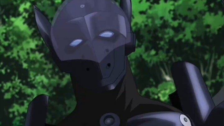 The two sets of armor for the protagonist and the villain seem to have similar levels of quality.