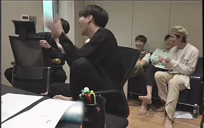 [BTS] Someone, please save Min Yoon-gi—he’s about to die from laughing!