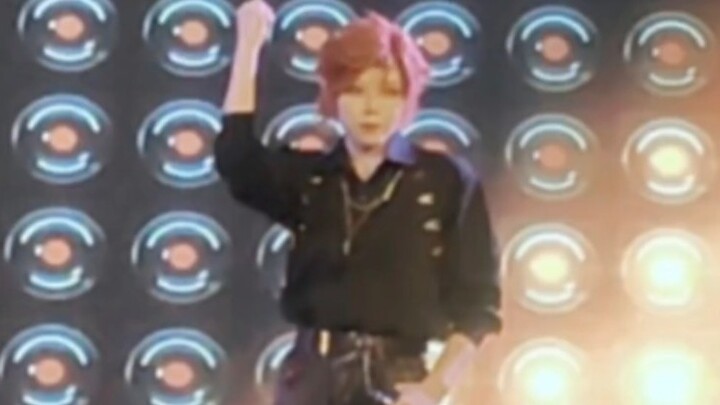 Wow! Bạn có thấy sân khấu ca hát và nhảy múa của MAM ở trường không?!