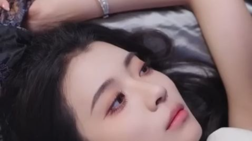 Terpaksa menikah dengan CEO sainganku, tapi dia memanjakanku tanpa henti