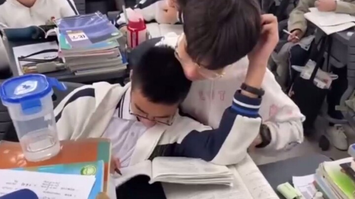 Mối quan hệ bạn cùng lớp bí ẩn!!!