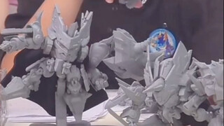 Yili Chuang's Fruity Robo Special Forces 3 Golden Dart King and Magic King gray models are displayed