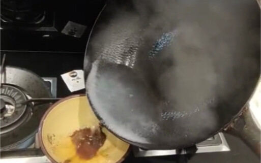 I heard drinking coffee can make you elegant, so I’m giving it a try too!