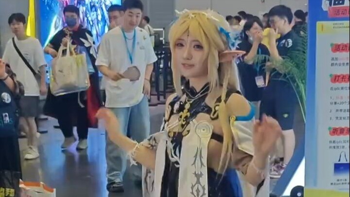Besides Yasal, there’s another Korean coser with maxed-out skills at the BW event: leedo!